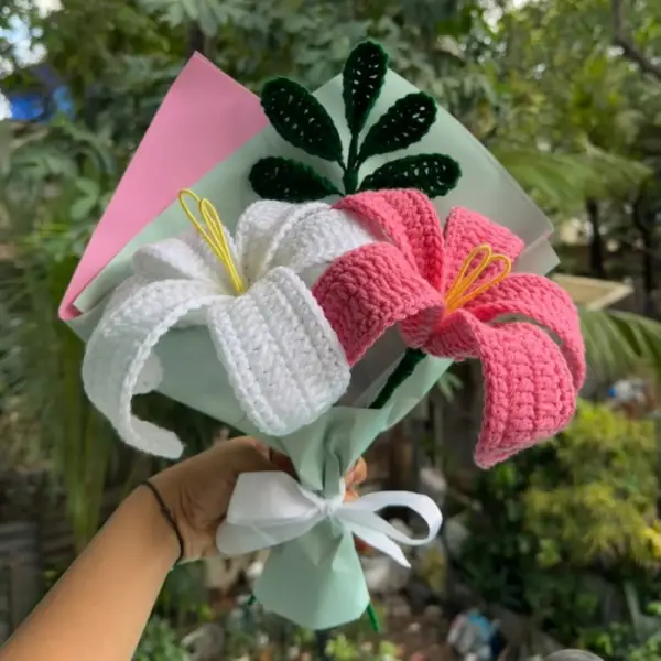 Lily & Leaf Stem Bouquet